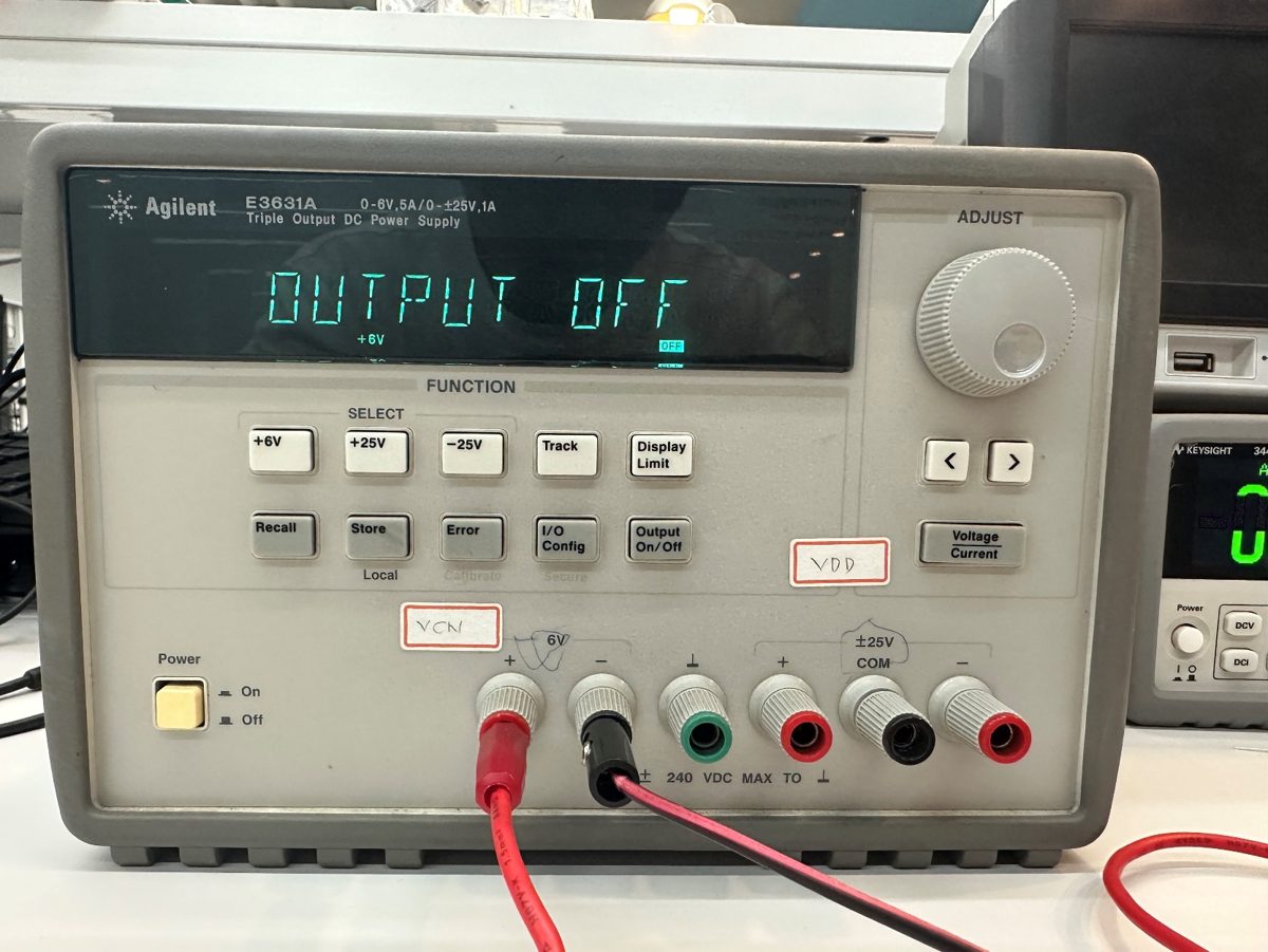 Agilent E3631A 3출력 DC 전원 공급기 전면